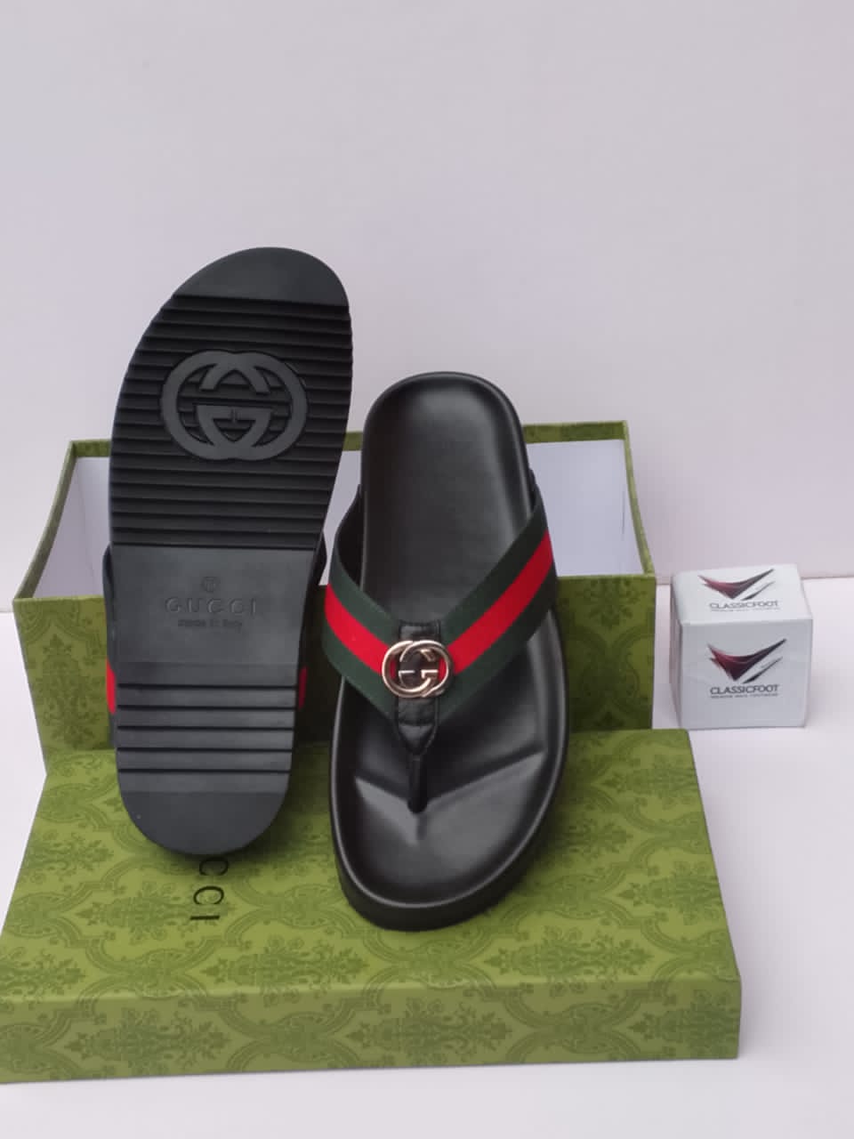Gucci slippers type big sole