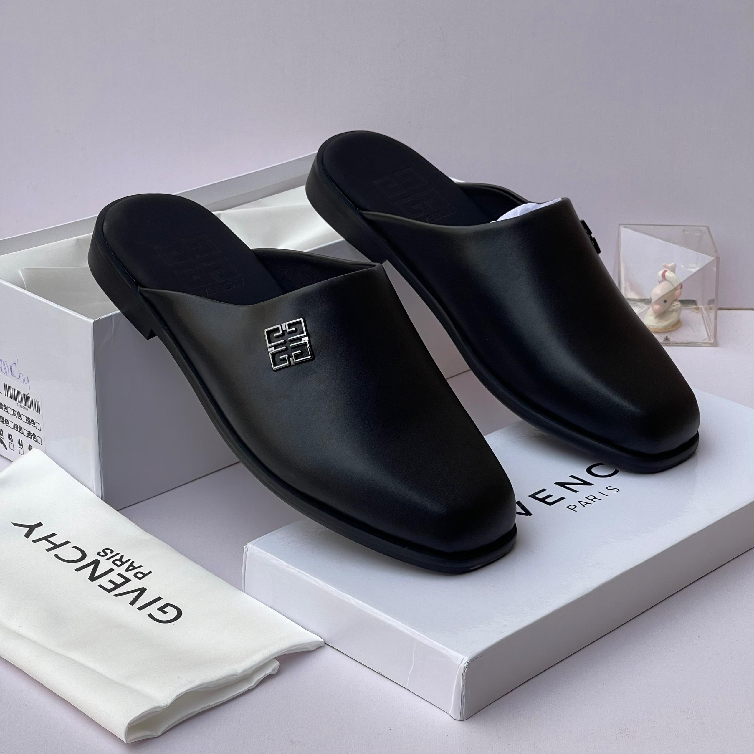 GIVENCHY
