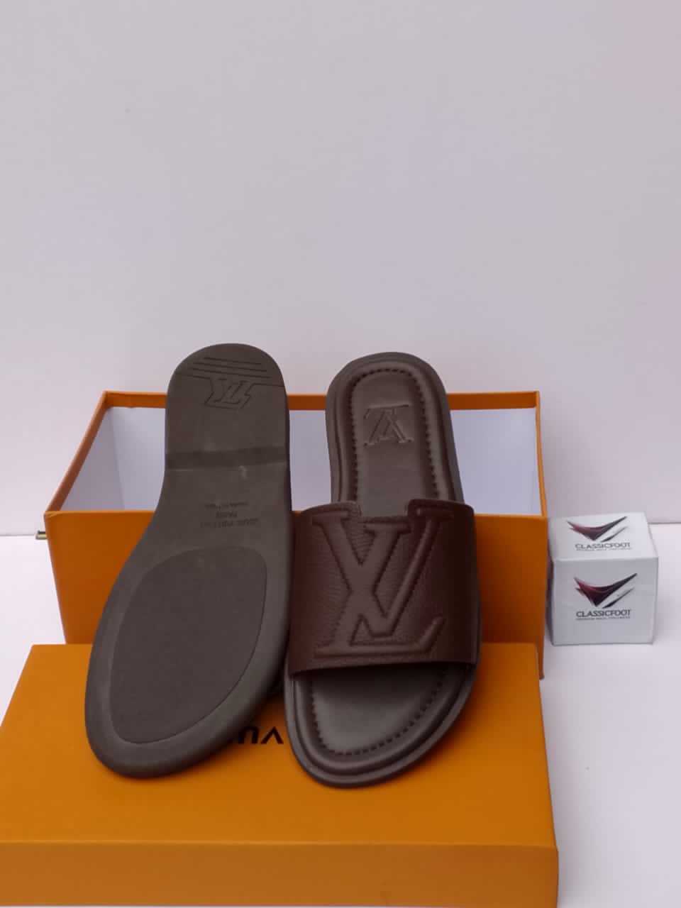 LOUIS VUITTON SLIPPERS COVER