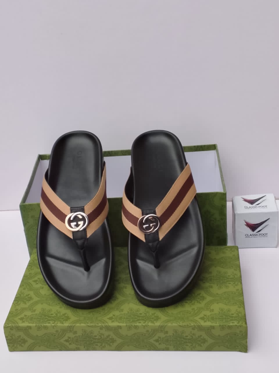 Gucci slippers type big sole
